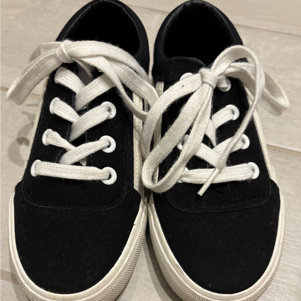 Black and White Canvas Hurley Boardy Skateboard Sneakers